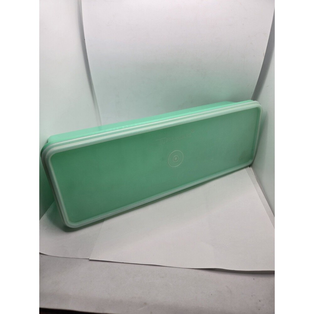 Tupperware Jadite Green Celery Keeper Container 782-8 w/Lid